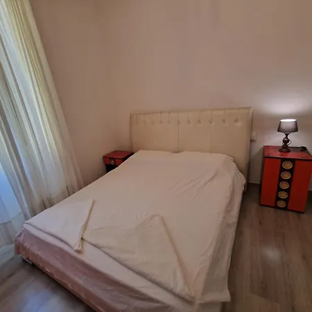 In The Center - Stanza In Centro Citta Homestay *